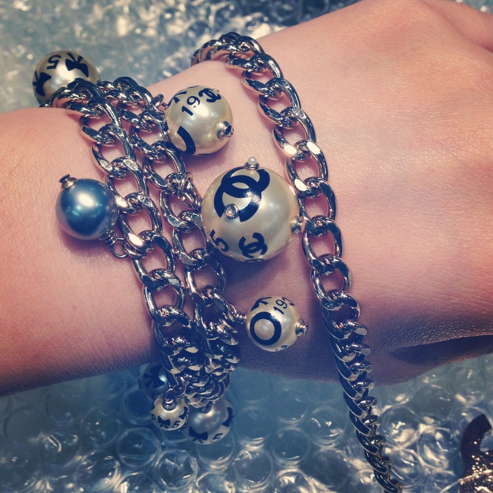 Vintage authentic CHANEL pearl necklace/ belt